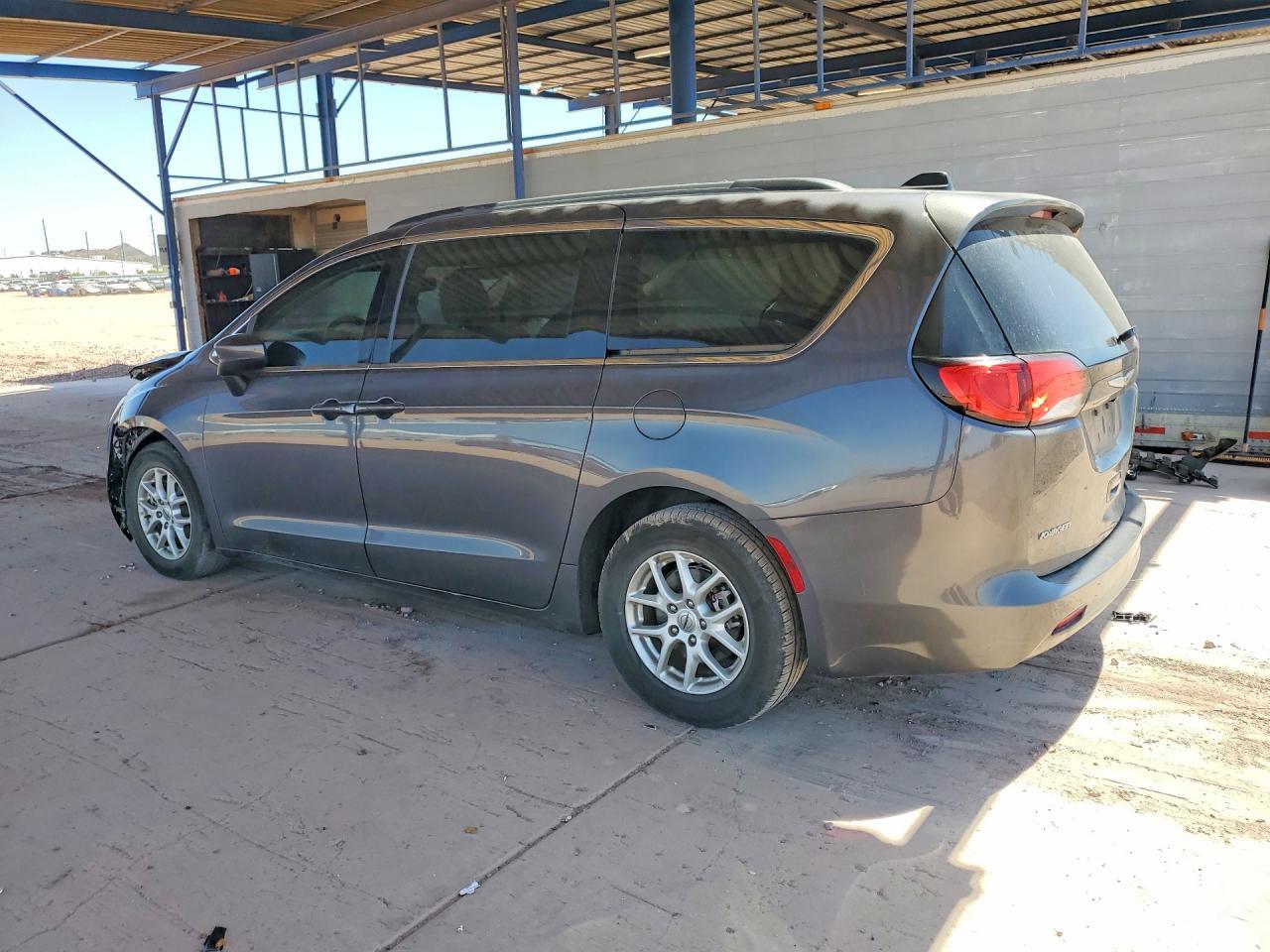 2021 Chrysler Voyager Lxi - Фото 2