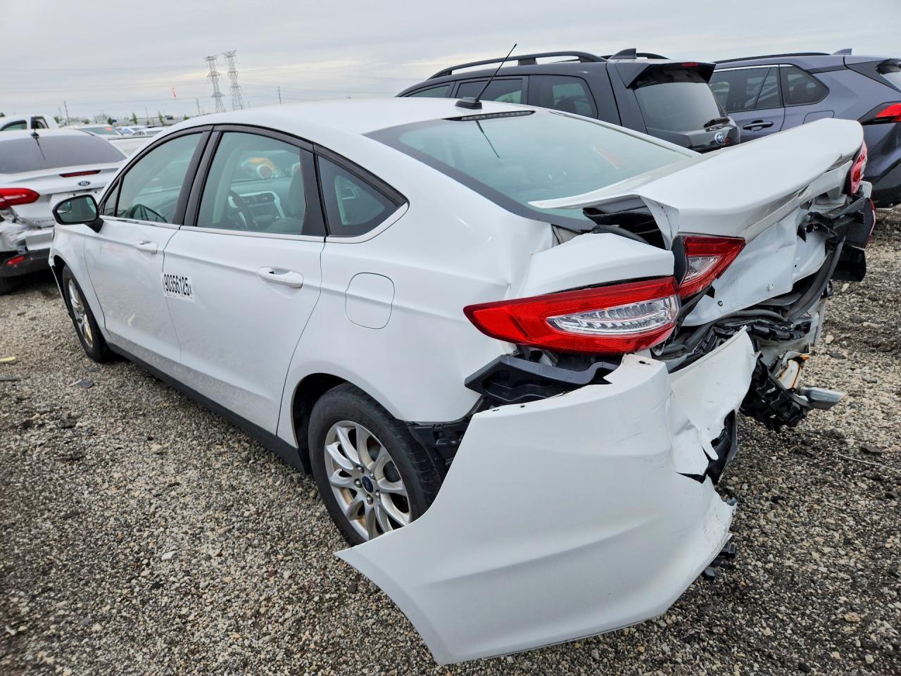2016 Ford Fusion S - Фото 2