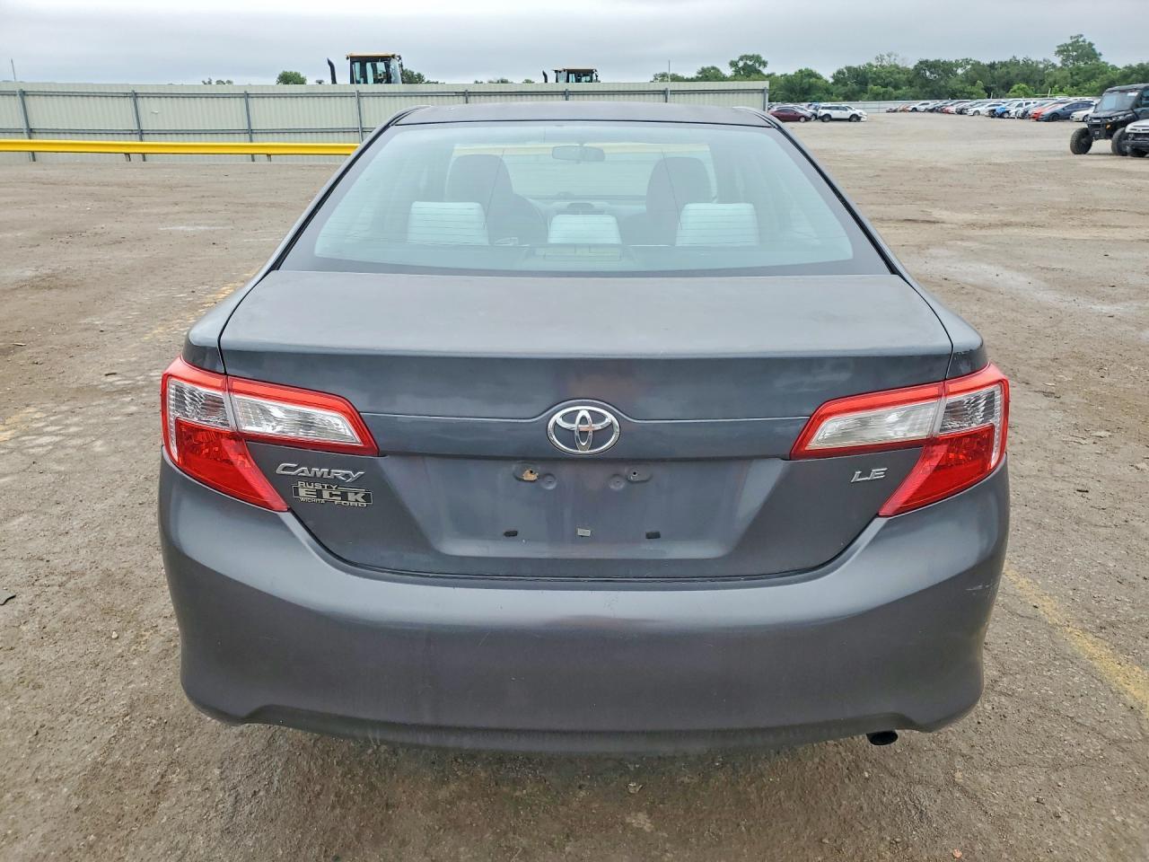 2012 Toyota Camry Le - Фото 6