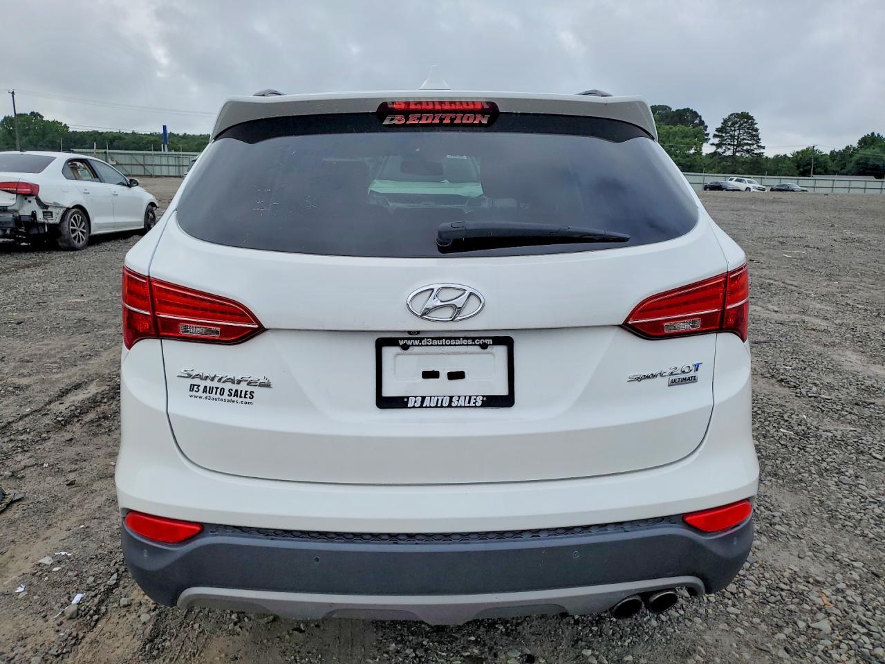 2016 Hyundai Santa Fe - Image 6