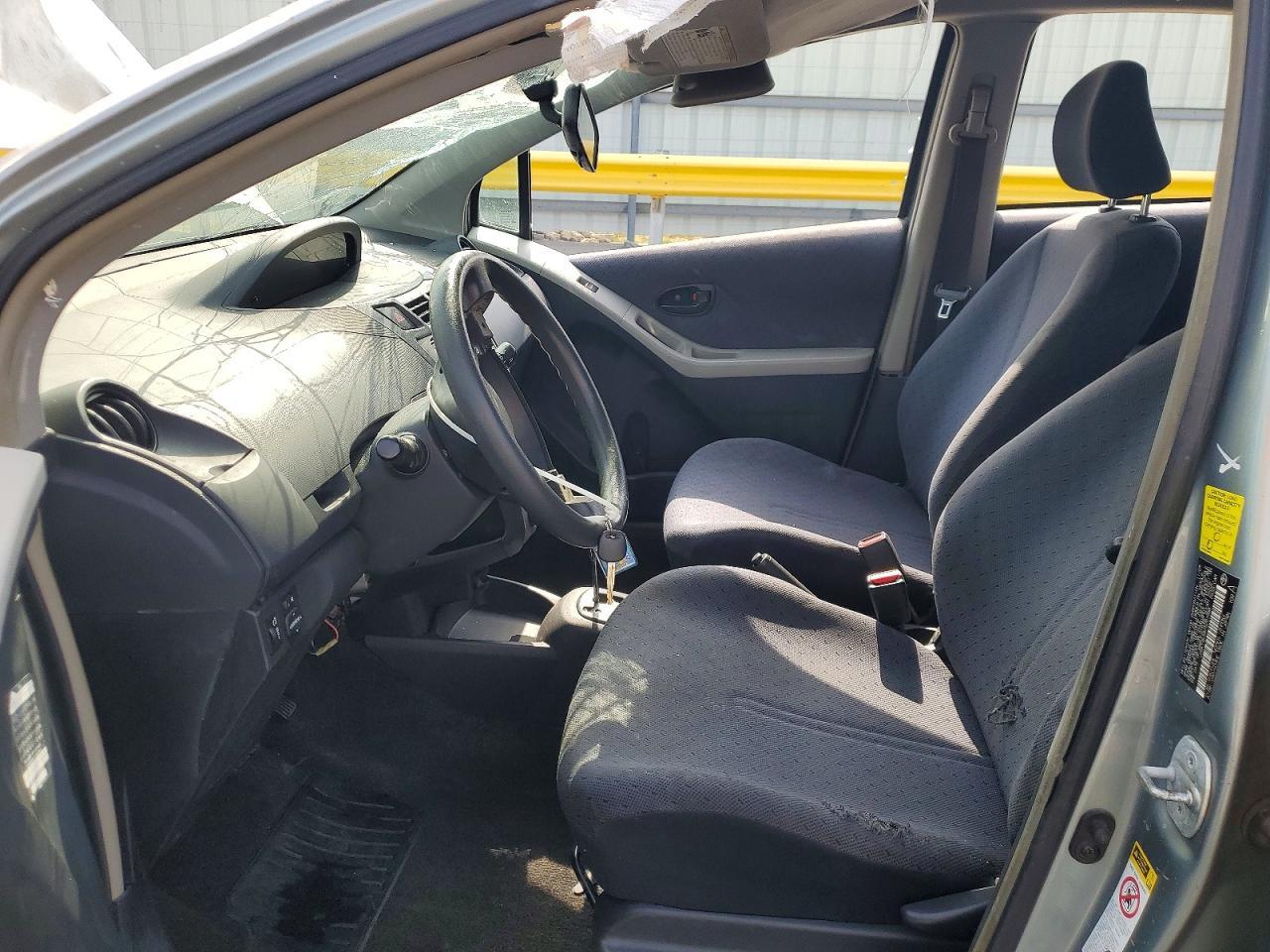 2010 Toyota Yaris Base - Фото 7