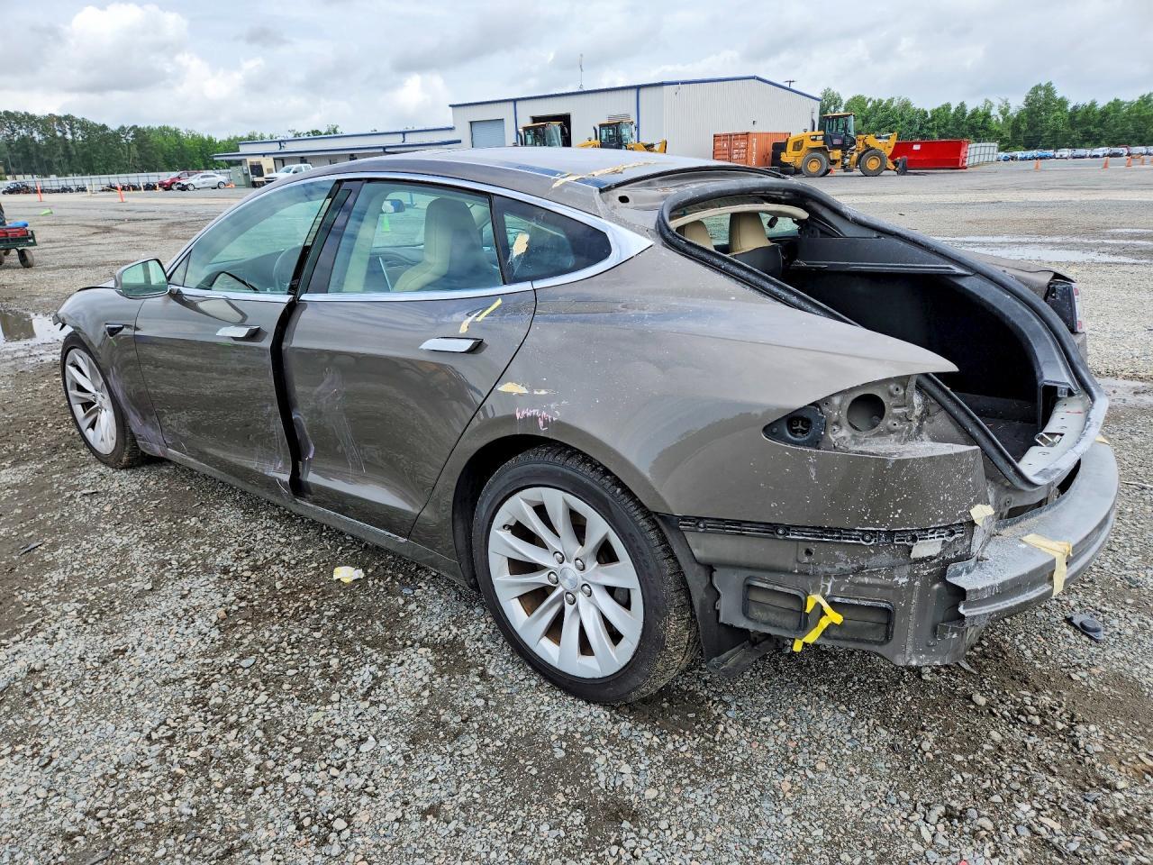 2016 Tesla Model S - Image 2