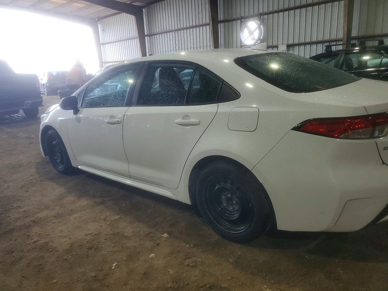 2021 Toyota Corolla Le - Image 2