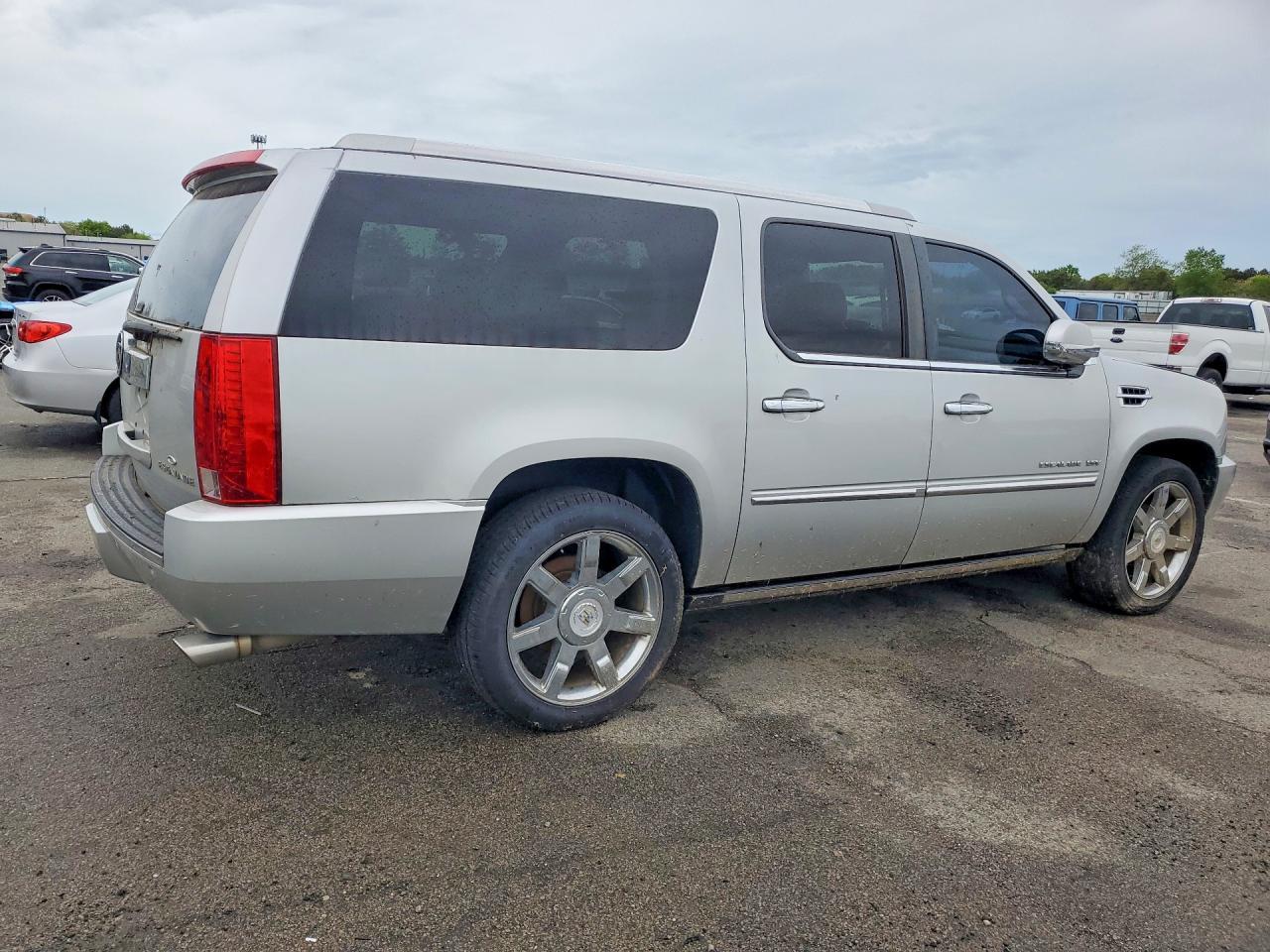 2010 Cadillac Escalade Esv Premium - Image 3