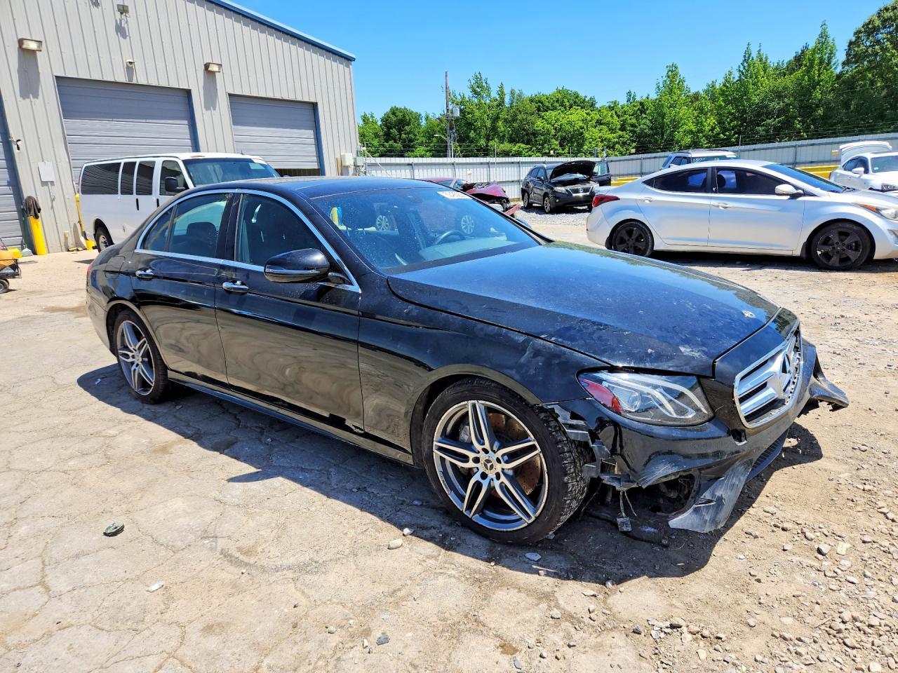 2018 Mercedes-Benz E 300 - Фото 4