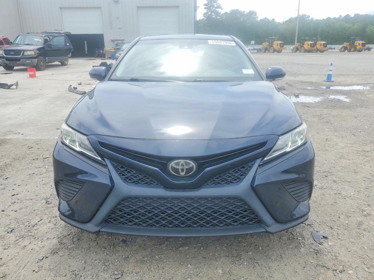 2018 Toyota Camry Se - Image 5