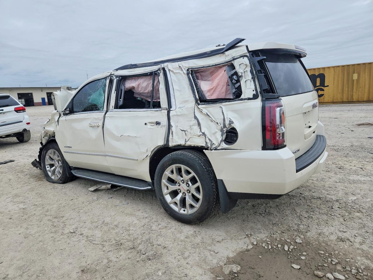 2015 GMC Yukon Slt - Фото 2