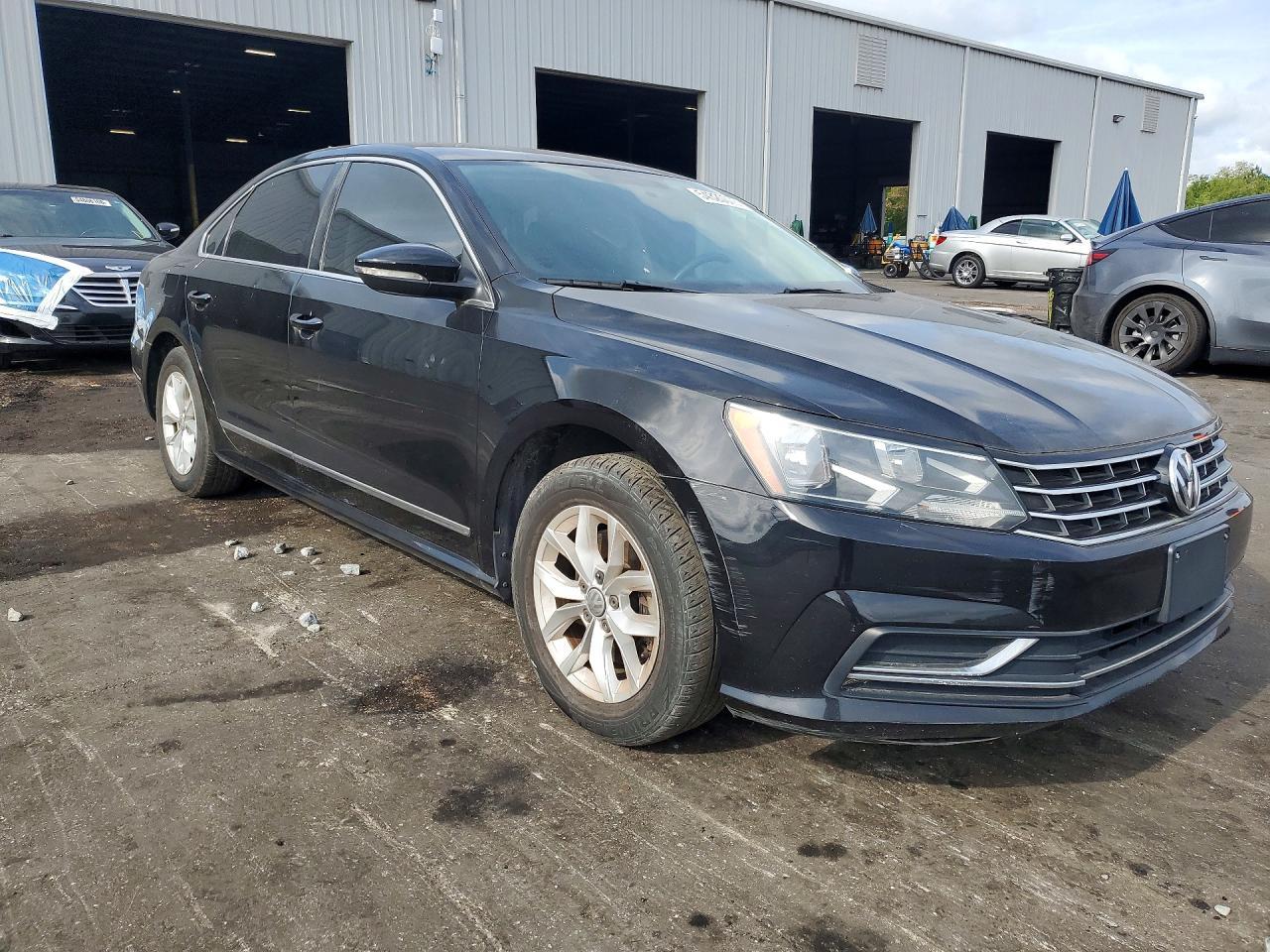 2016 Volkswagen Passat S - Фото 4