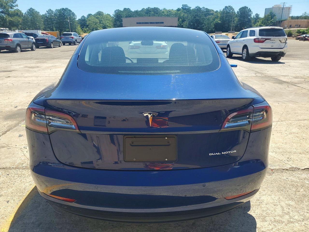2022 Tesla Model 3 - Фото 6