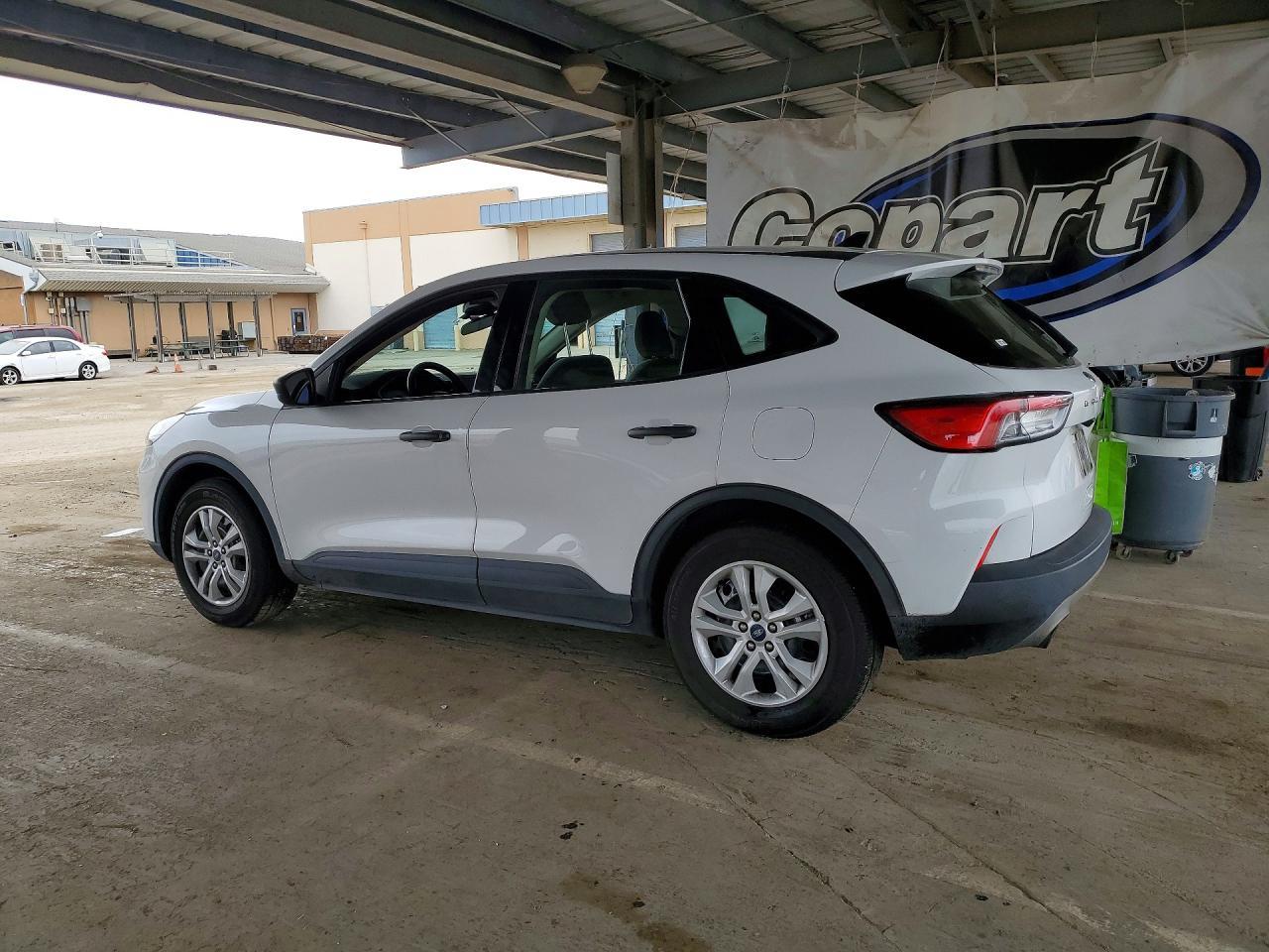 2020 Ford Escape S - Фото 2