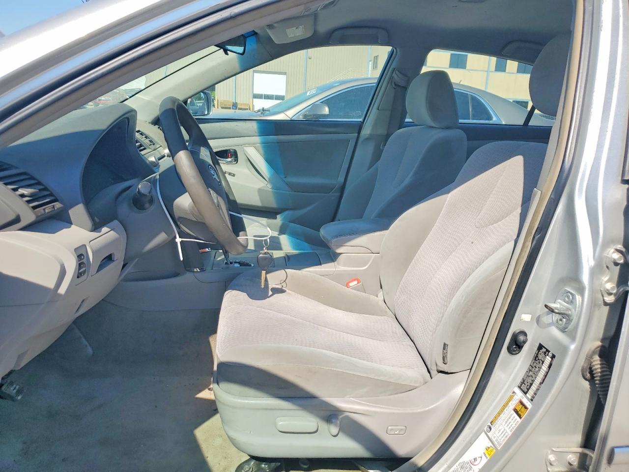 2011 Toyota Camry Le - Image 7