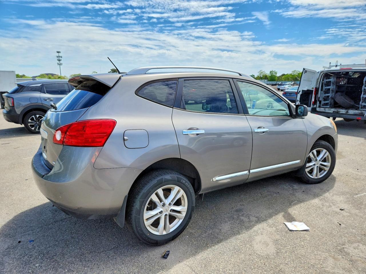 2015 Nissan Rogue Select S - Фото 3
