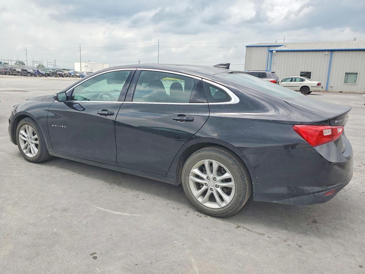 2018 Chevrolet Malibu Lt - Image 2