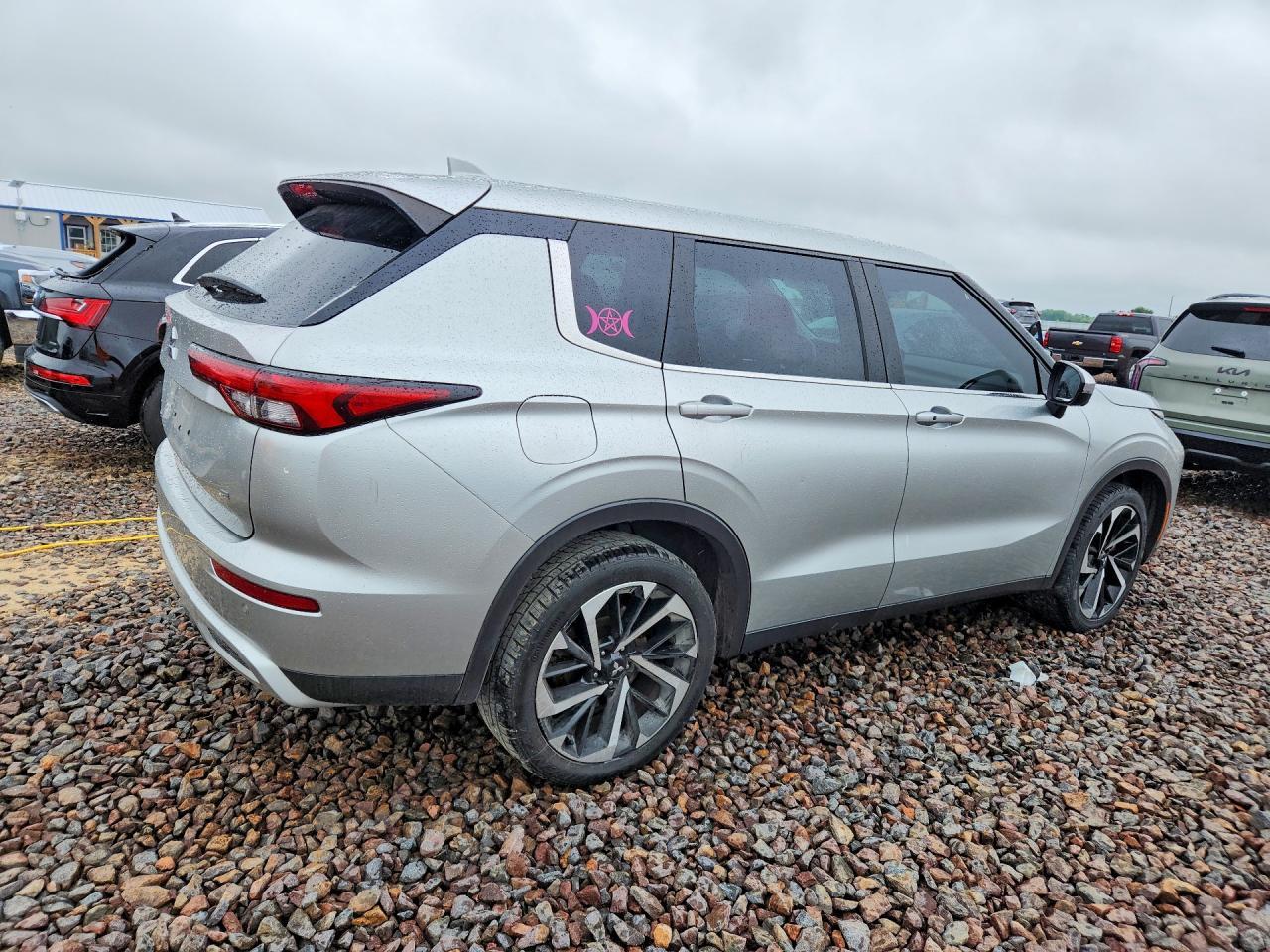 2023 Mitsubishi Outlander Se - Image 3