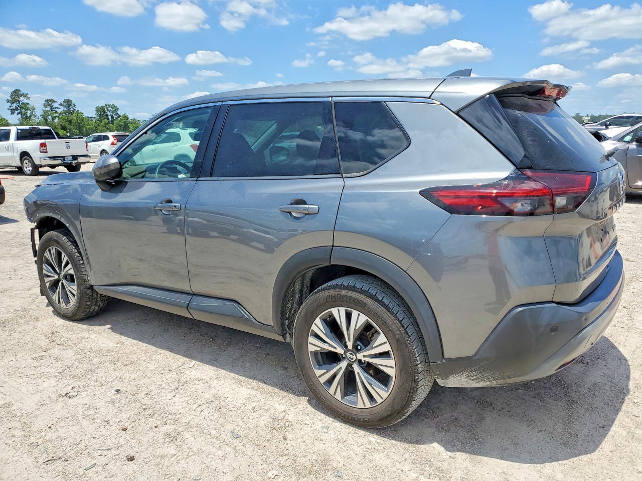 2021 Nissan Rogue Sv - Image 2