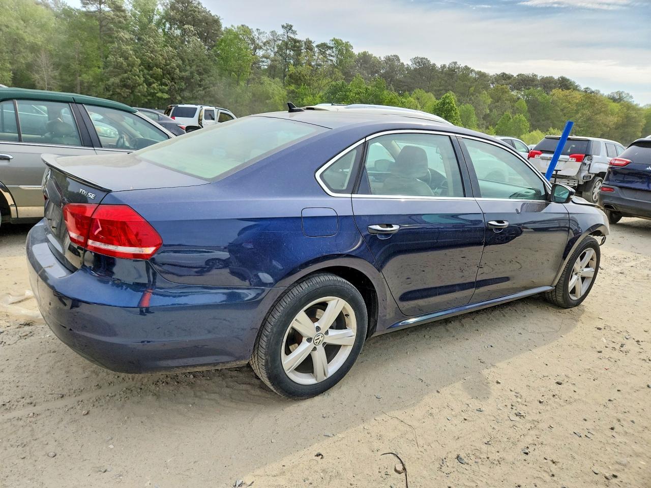 2013 Volkswagen Passat Se - Image 3