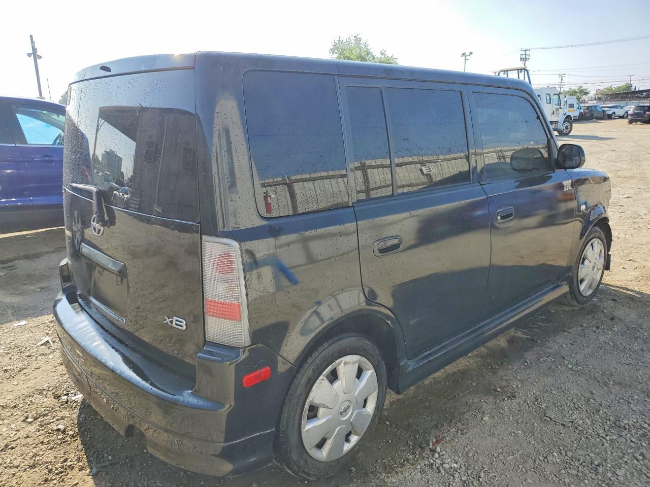2006 Toyota Scion Xb - Image 3