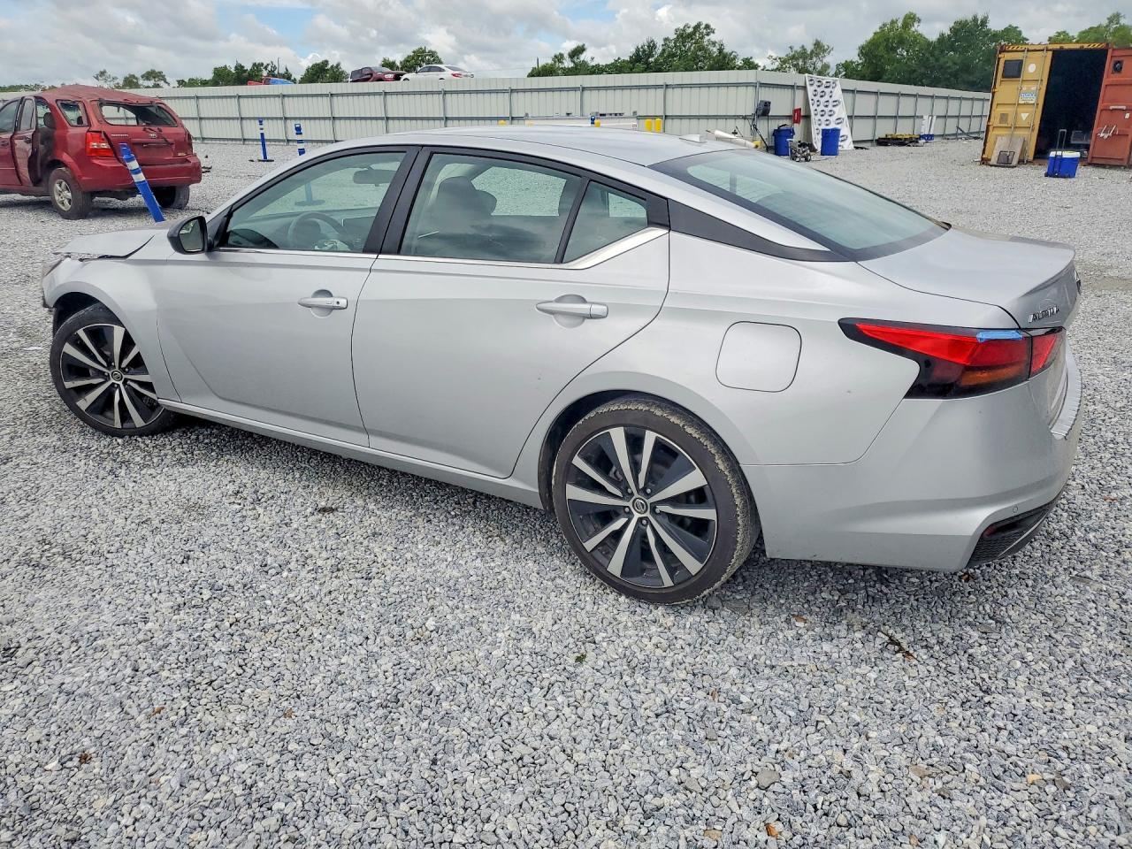 2022 Nissan Altima Sr - Фото 2