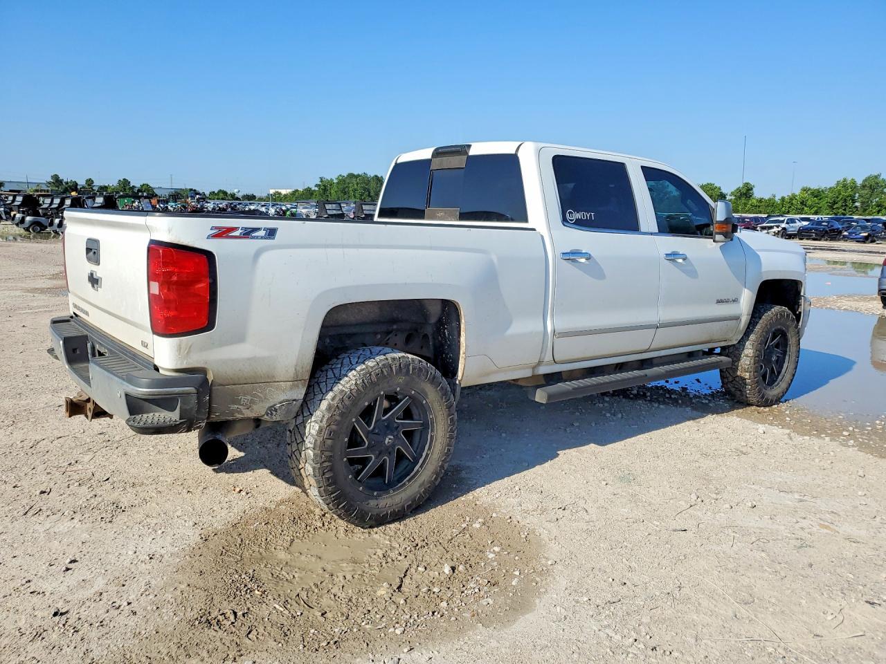 2016 Chevrolet Silverado - Фото 3