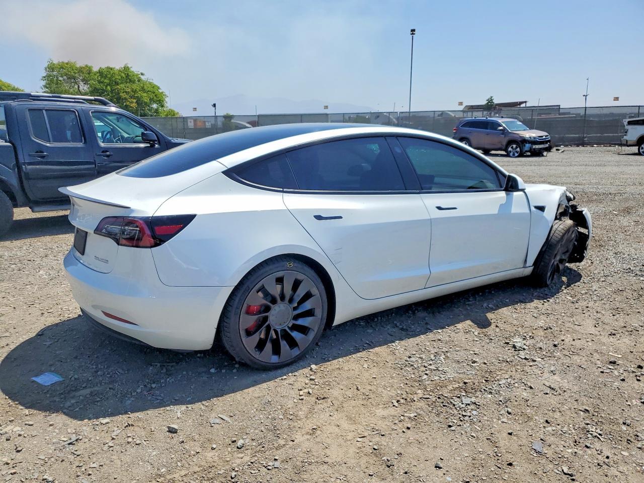 2023 Tesla Model 3 - Фото 3