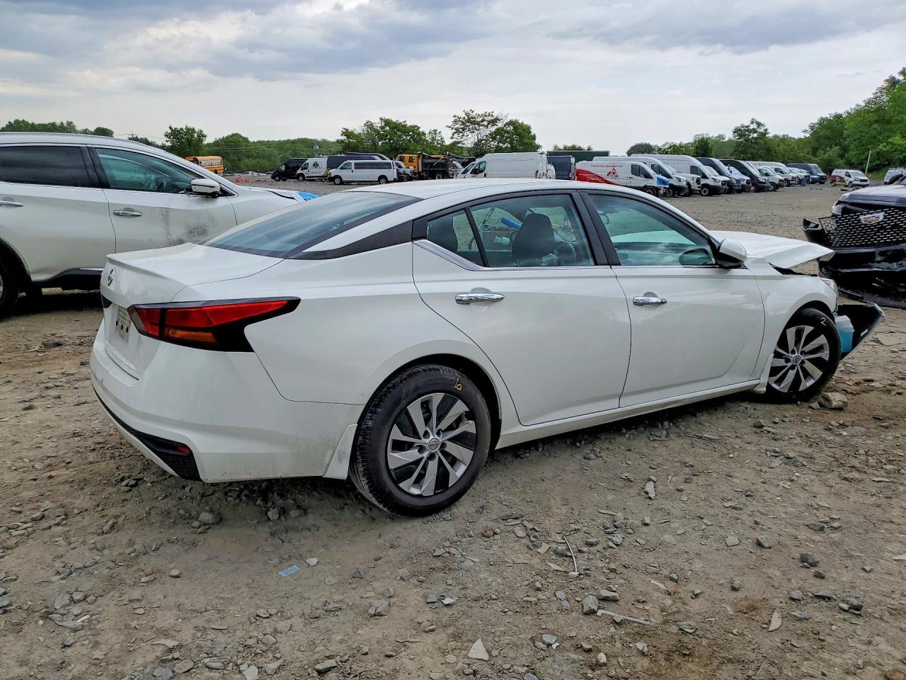 2021 Nissan Altima S - Image 3