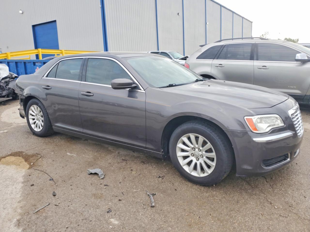 2013 Chrysler 300 - Image 4