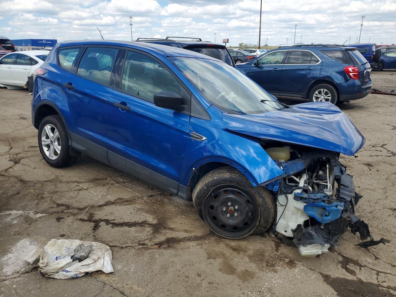 2017 Ford Escape S - Фото 4