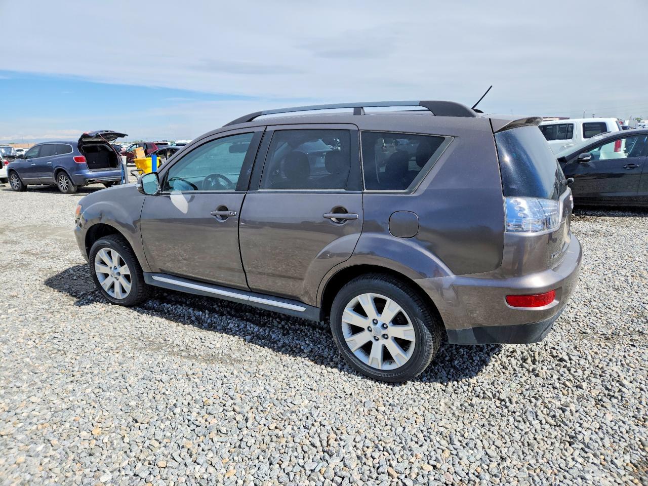 2012 Mitsubishi Outlander - Image 2