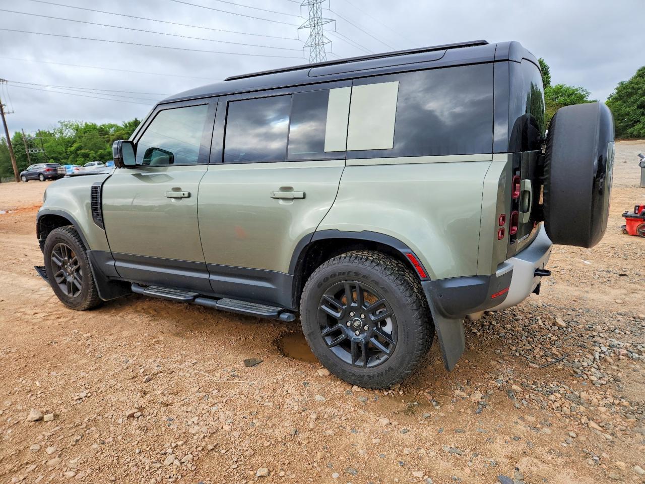 2025 Land Rover Defender 110 S - Фото 2