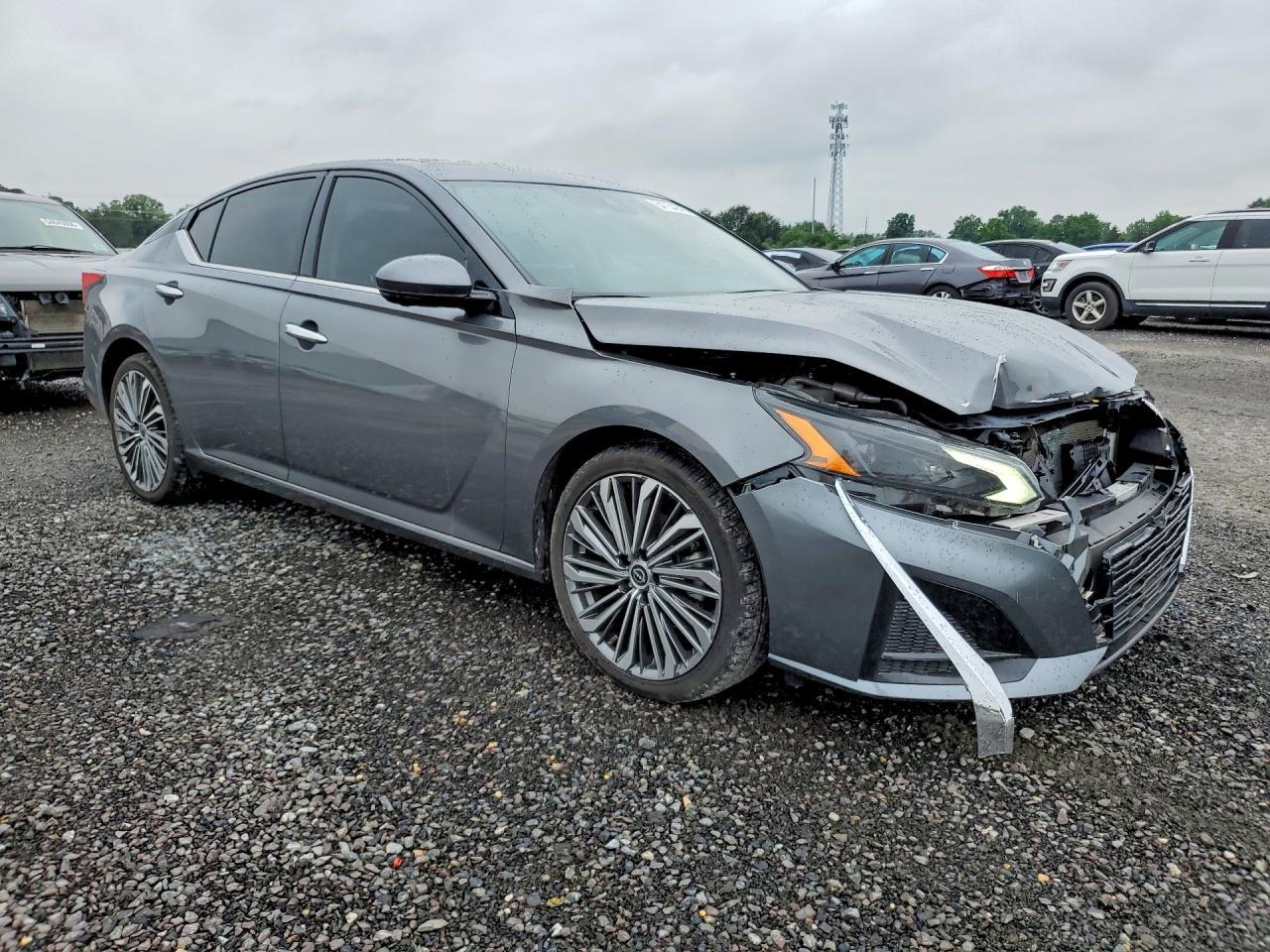 2023 Nissan Altima Sl - Image 4