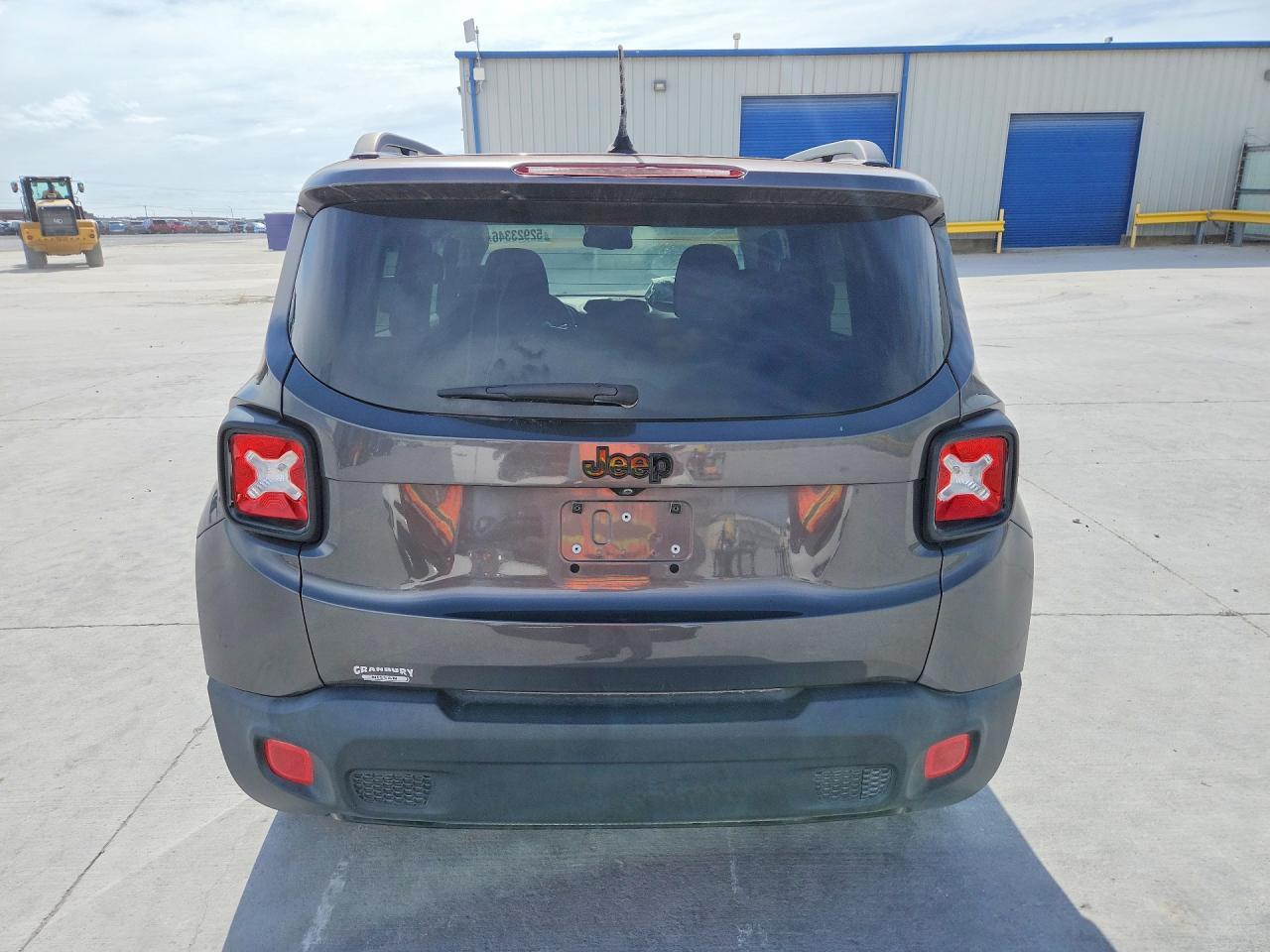 2017 Jeep Renegade - Image 6