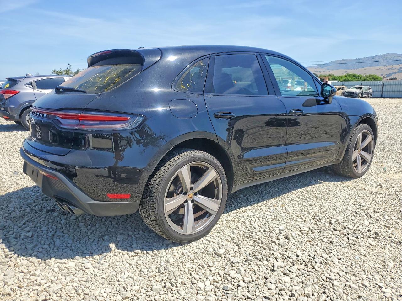 2025 Porsche Macan Base - Фото 3