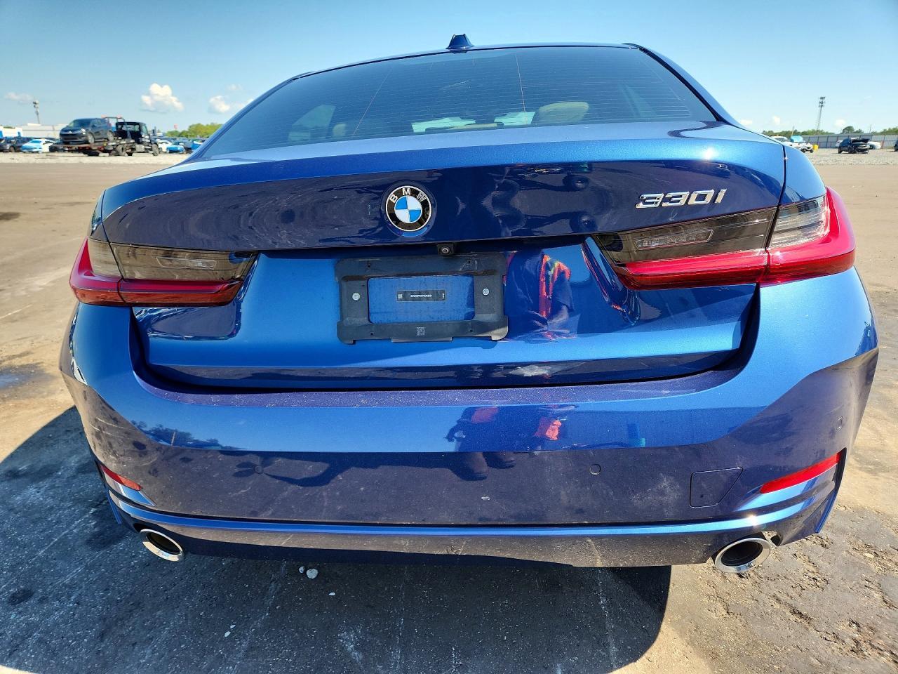 2023 BMW 330I - Фото 6