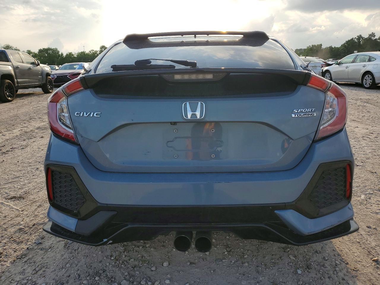 2018 Honda Civic Sport Touring - Image 6