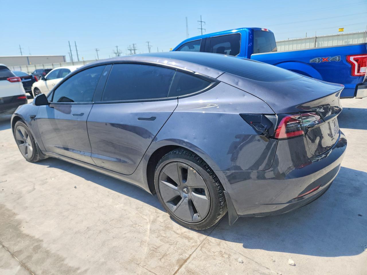 2023 Tesla Model 3 - Фото 2