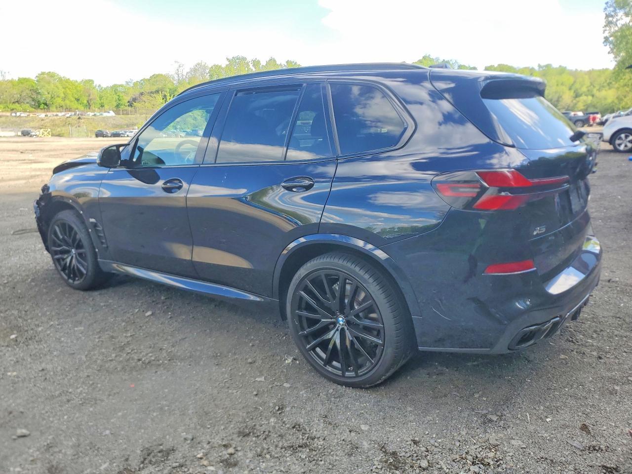 2025 BMW X5 M60I - Фото 2