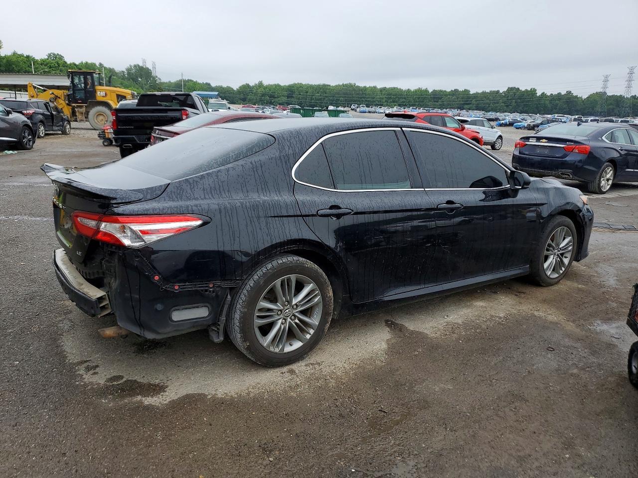 2018 Toyota Camry Le - Фото 3