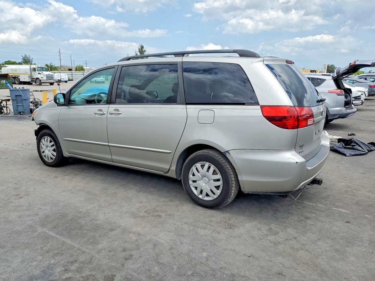2004 Toyota Sienna Le 7 Passenger - Фото 2