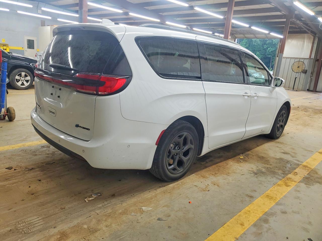 2021 Chrysler Pacifica Hybrid Limited - Image 3