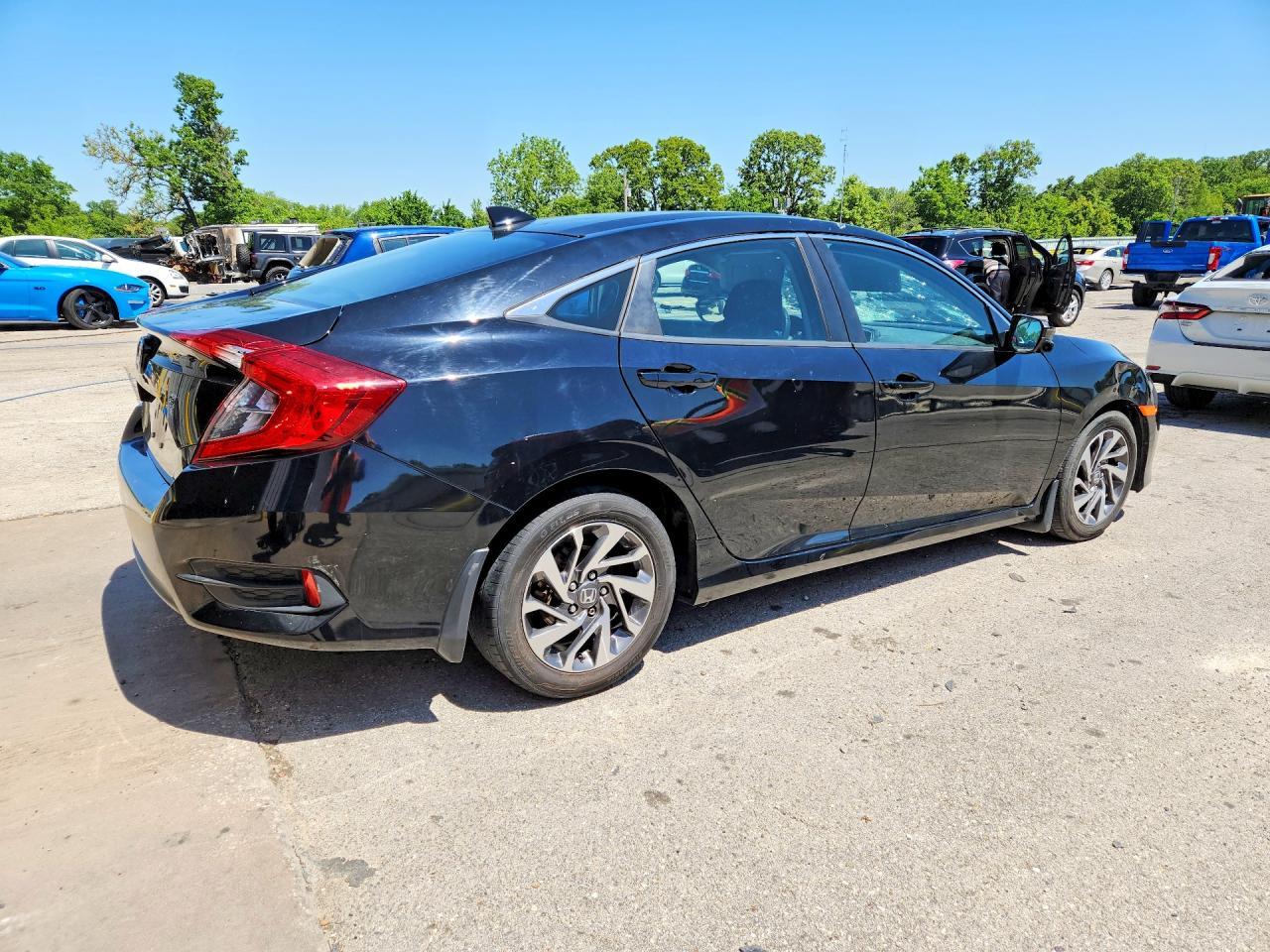 2018 Honda Civic Ex - Image 3