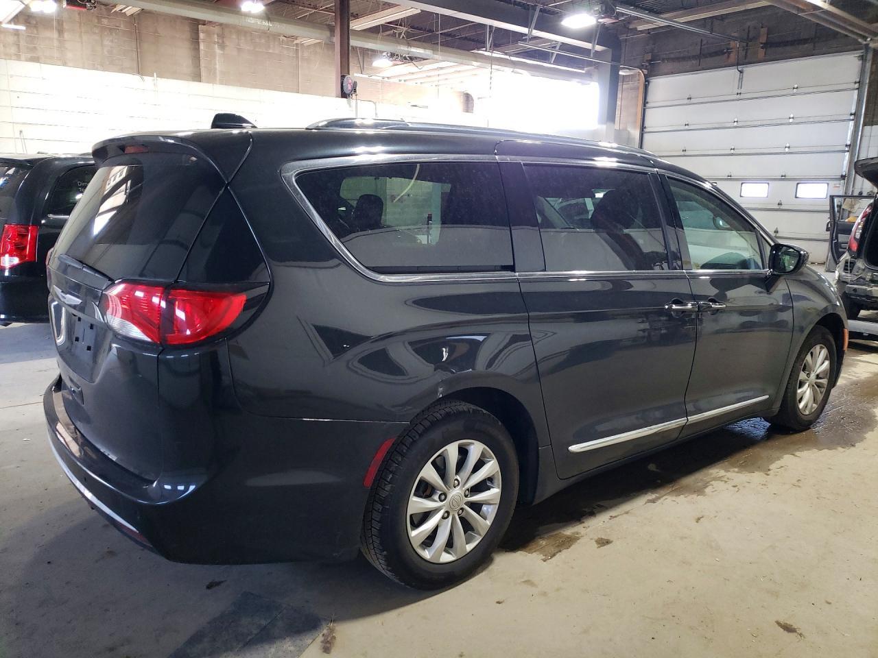 2019 Chrysler Pacifica Touring L - Фото 3