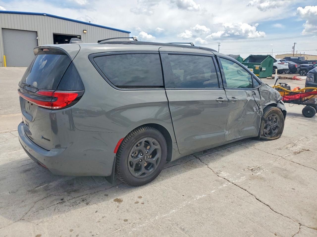 2022 Chrysler Pacifica Hybrid Limited - Фото 3