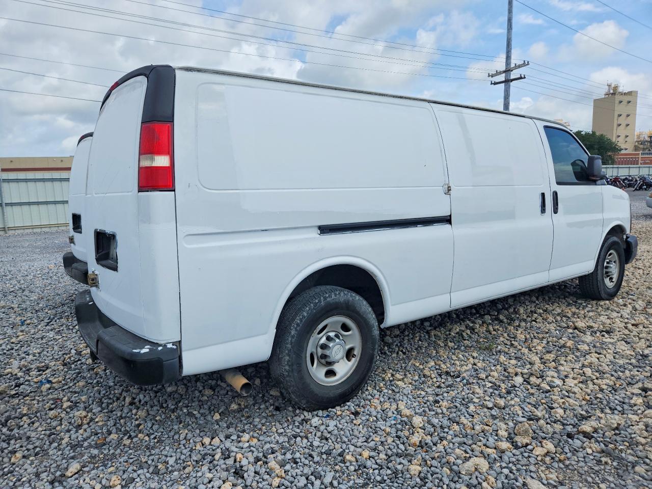 2015 Chevrolet Express G3500 - Фото 3