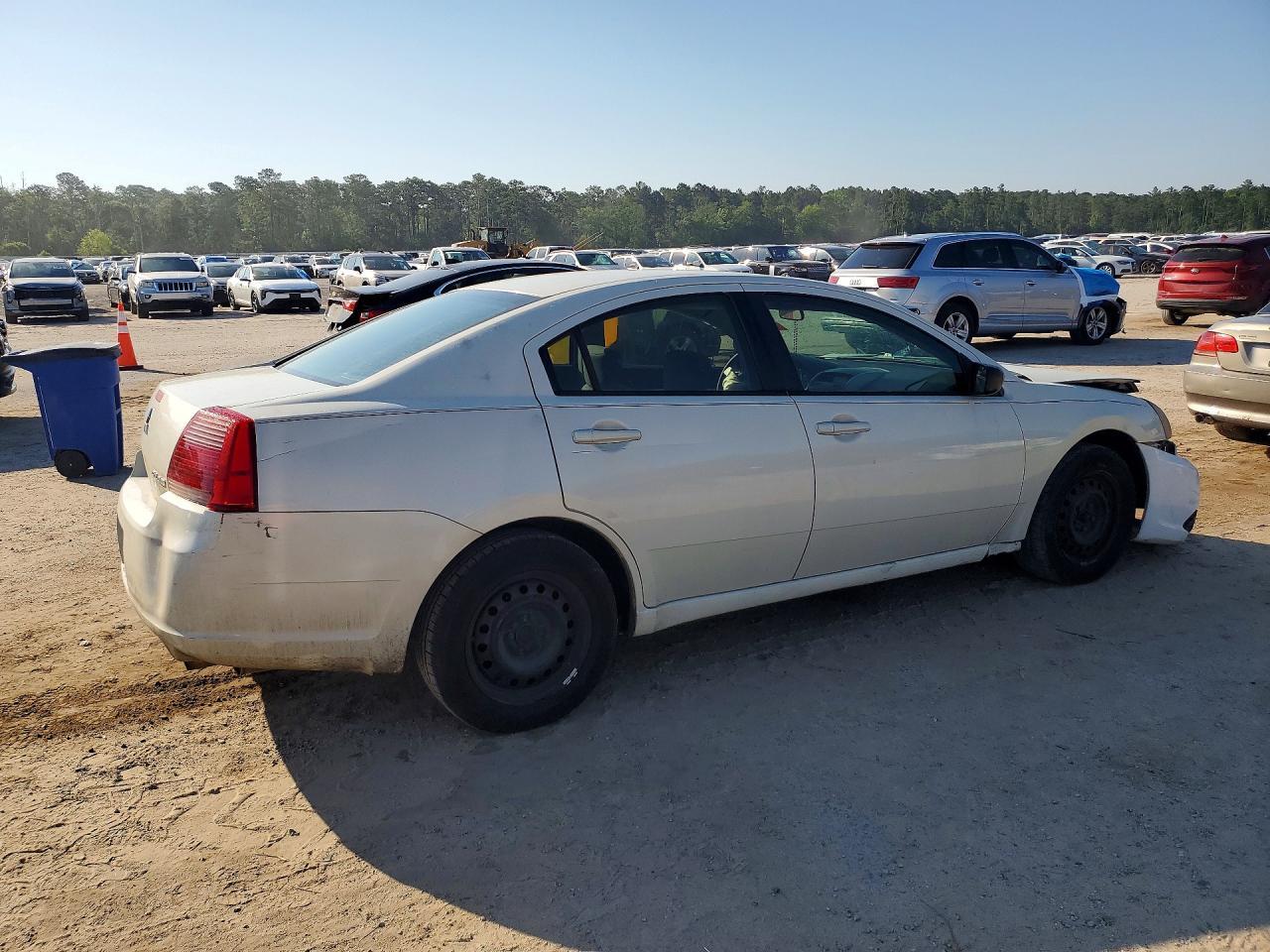 2008 Mitsubishi Galant - Image 3