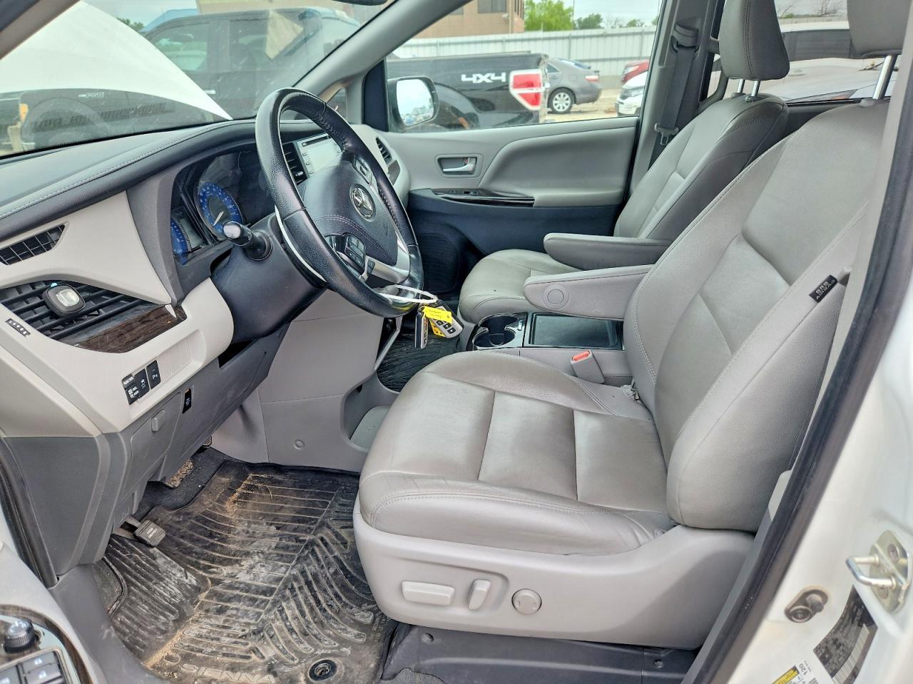2020 Toyota Sienna Xle 8-Passenger - Фото 7