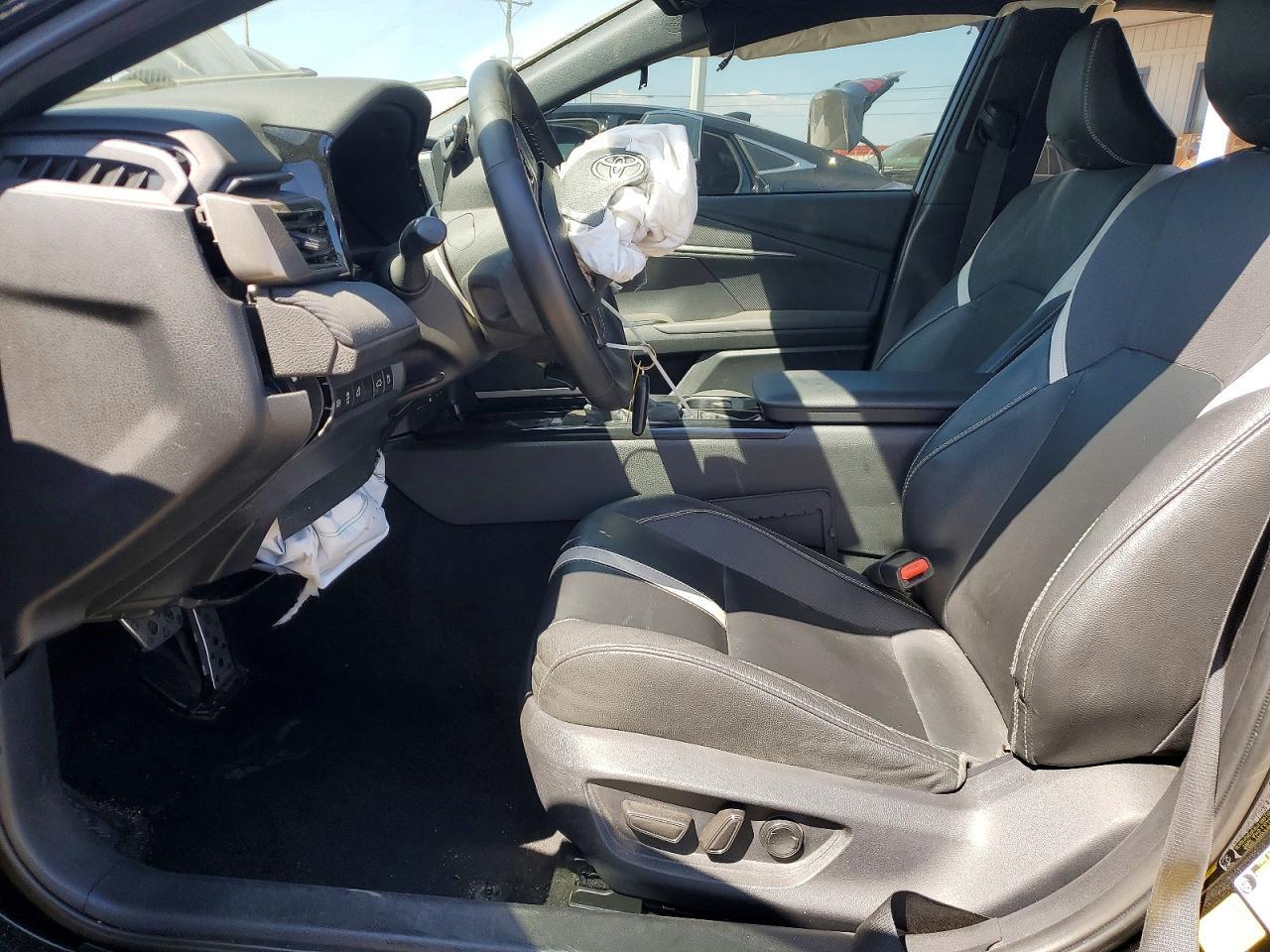 2025 Toyota Camry Se - Image 7