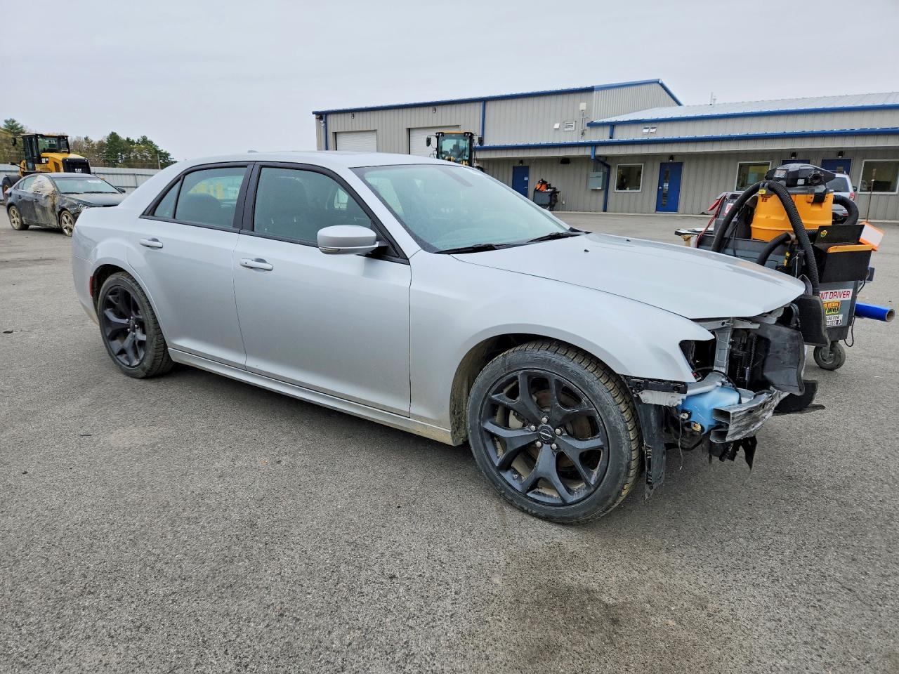 2022 Chrysler 300 Touring L - Фото 4