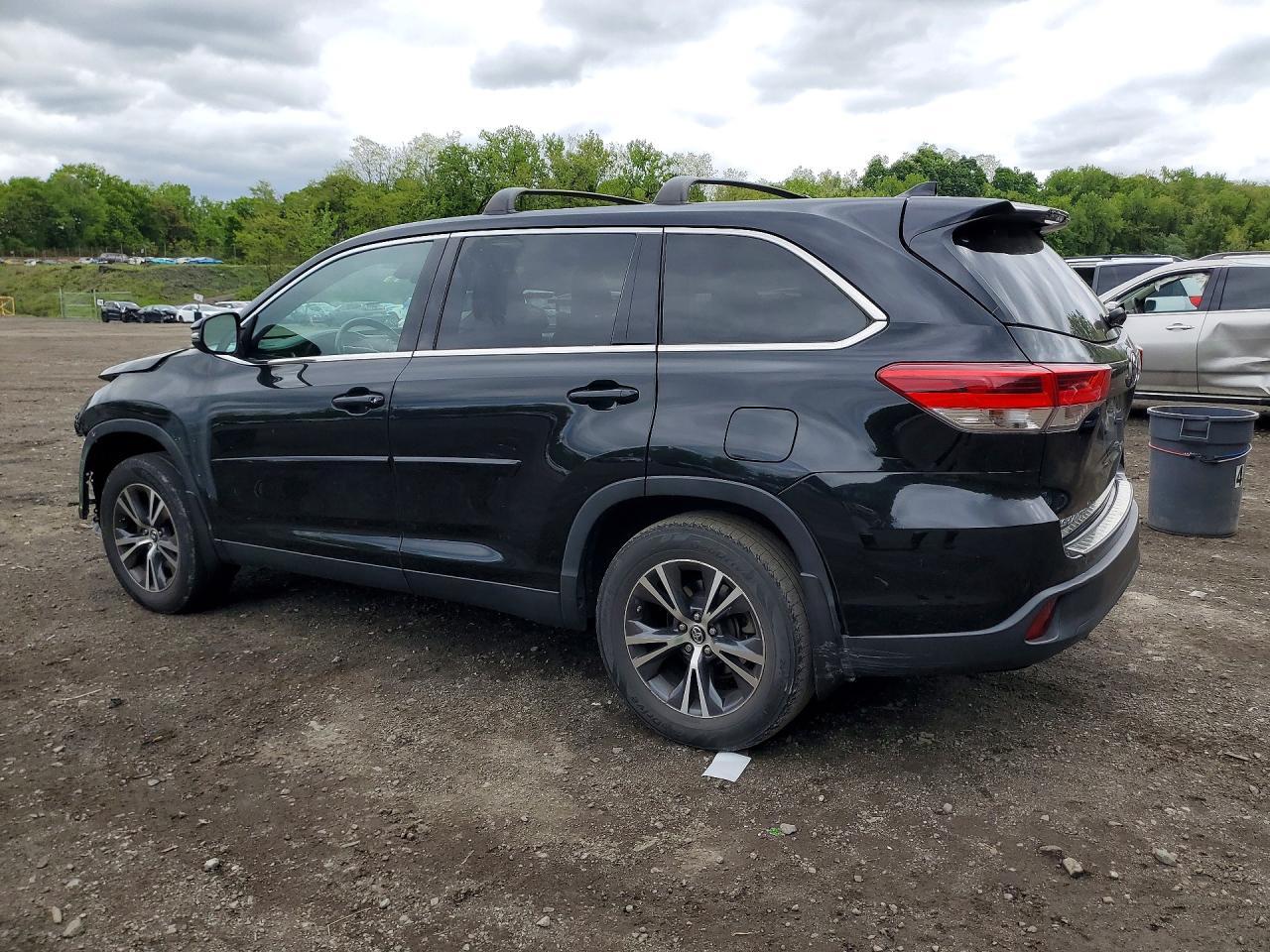 2019 Toyota Highlander Le Plus - Image 2