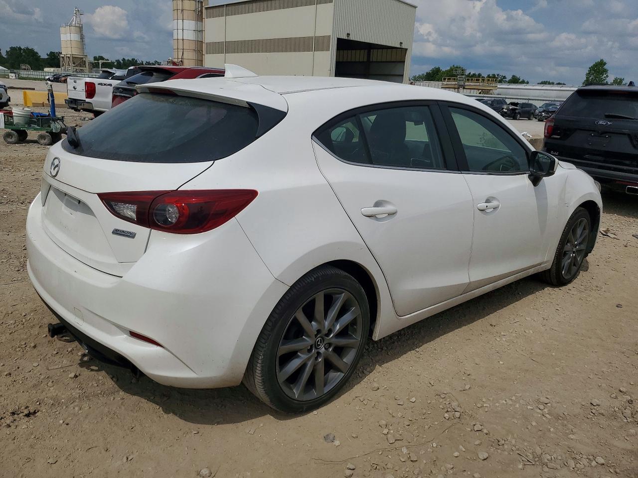 2018 Mazda 3 Grand Touring - Image 3
