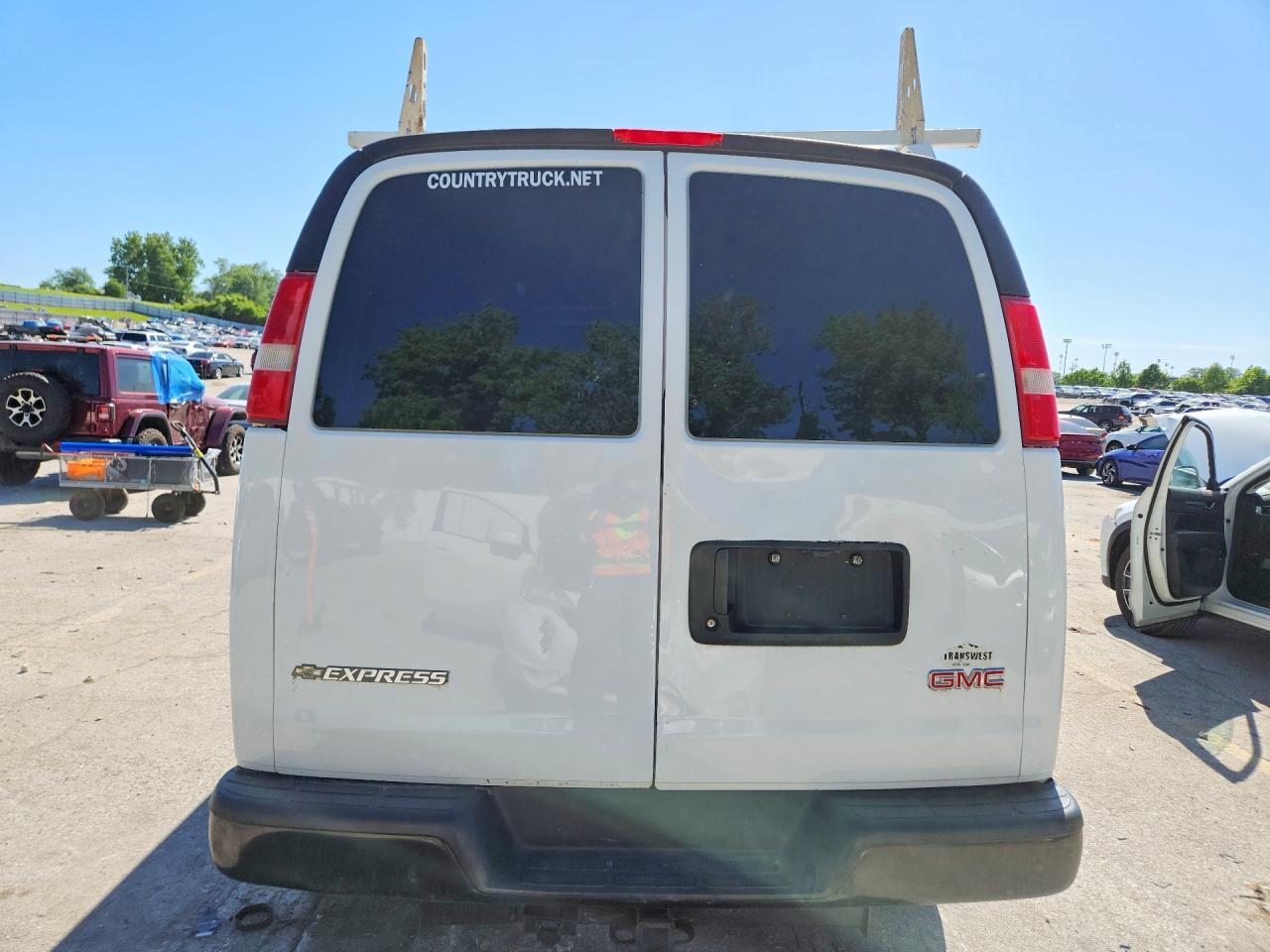 2016 GMC Savana G2500 - Фото 6